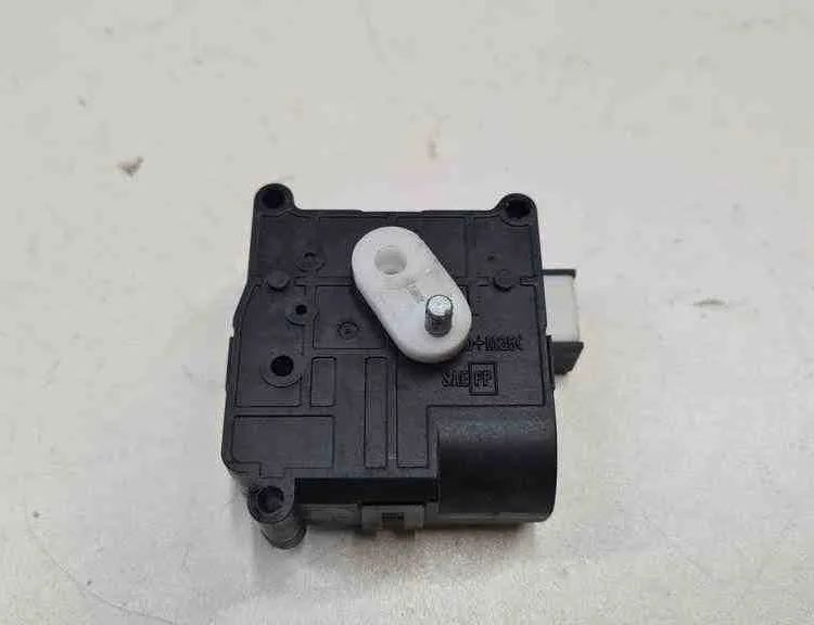 TOYOTA Avensis 2 generation (2002-2009) Ενεργοποιητής κινητήρα με πτερύγιο θερμαντήρα εσωτερικού χώρου 1138002051 32714337