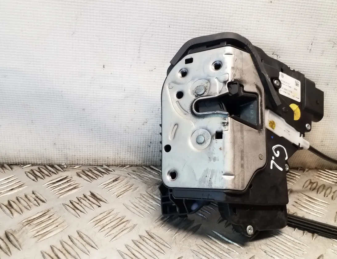 VOLKSWAGEN Sharan 2 generation (2010-2024) Κλείδωμα αριστερών κουρτίν πόρτας 7N0839015B 25575149