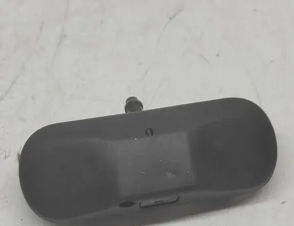 VOLKSWAGEN Passat B7 (2010-2015) Ακροφύσιο παρμπρίζ 5M0955986C 33240763