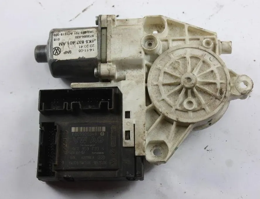 VOLKSWAGEN Passat B7 (2010-2015) Κινητήρας ρυθμιστή παραθύρου Αριστερής Προσόψεως Πόρτας 1K0959793N 31941807