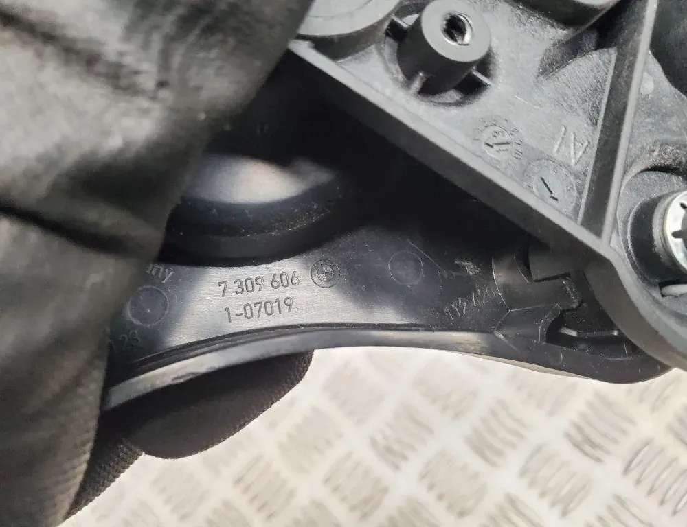 BMW 3 Series F30/F31 (2011-2020) Λαβή απελευθέρωσης καπό 7221913 33438919