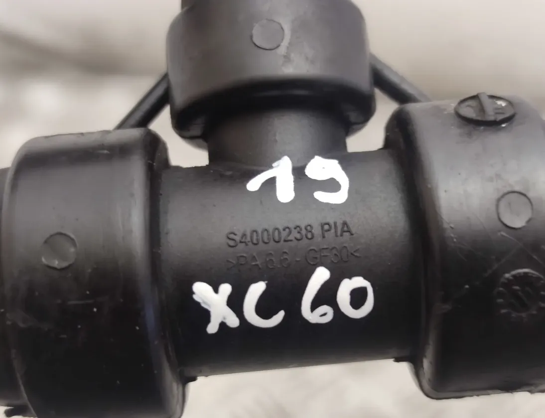 VOLVO XC60 1 generation (2008-2017) Σωλήνας σωλήνα ψυκτικού υγρού S4000250,S4000238 17882365