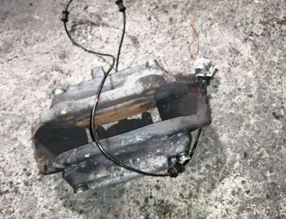 MERCEDES-BENZ M-Class W163 (1997-2005) Μπροστινή δεξιά δαγκάνα φρένου 33881378