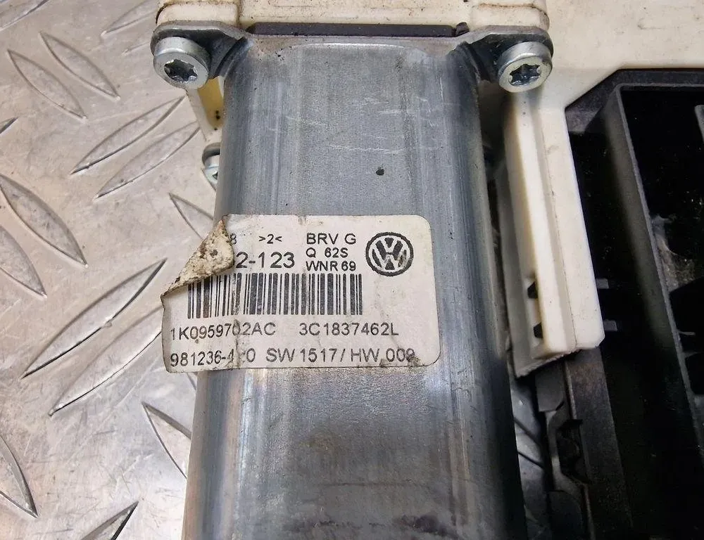 VOLKSWAGEN Passat B7 (2010-2015) Κινητήρας ρυθμιστή παραθύρου Αριστερής Προσόψεως Πόρτας 1K0959702AC,1K0959792N 31237834