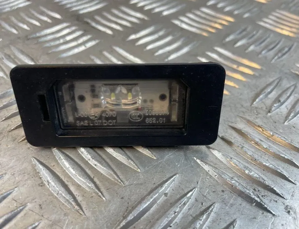 BMW 5 Series G30/G31 (2016-2023) Φώτα πινακίδας κυκλοφορίας 7410302 31590941