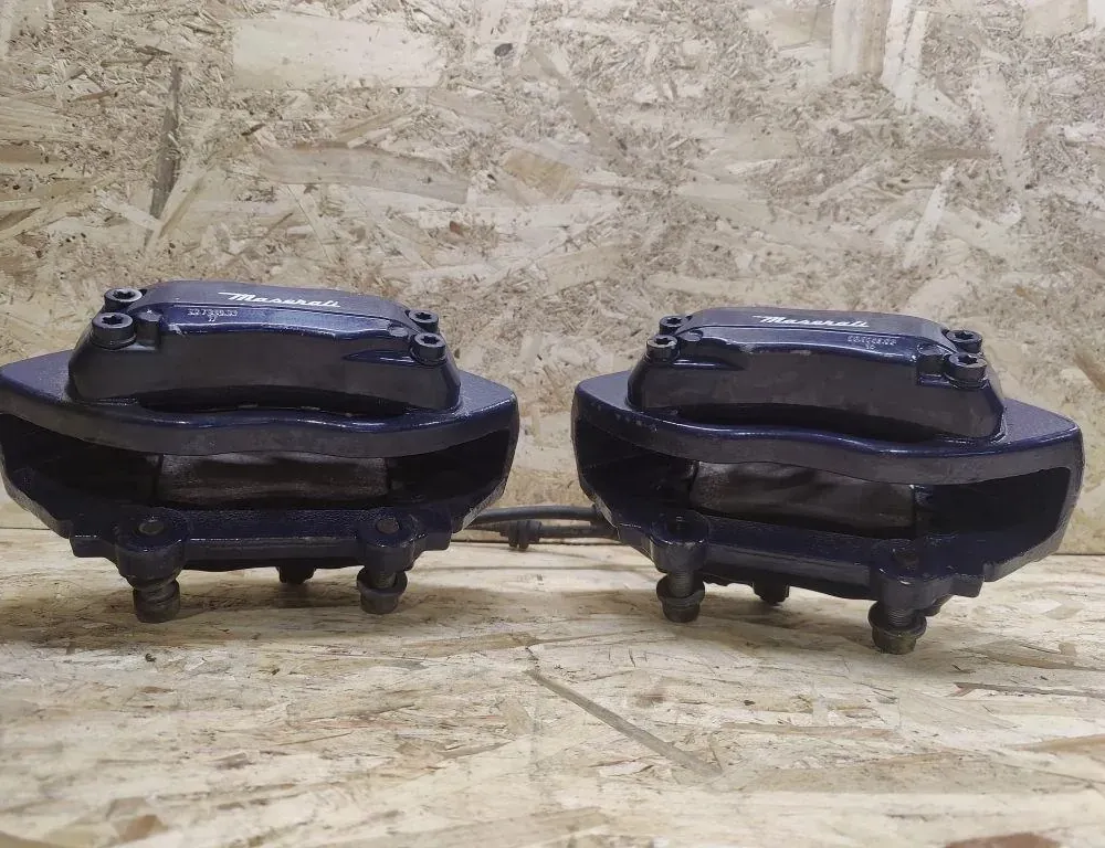 MASERATI GranTurismo 1 generation (2007-2020) Μπροστινή δεξιά δαγκάνα φρένου 20833300,20723304 34625878