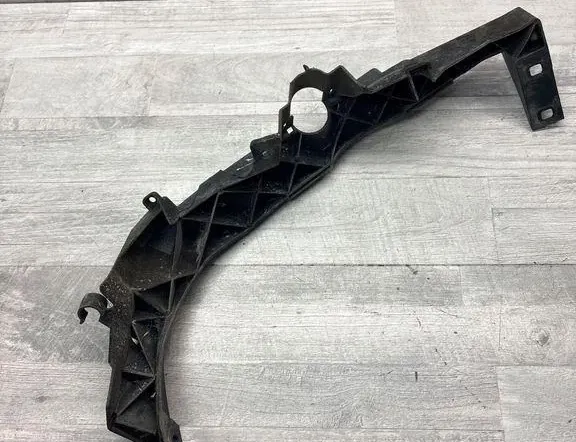 BMW 3 Series E90/E91/E92/E93 (2004-2013) Βάση στήριξης δεξιού προβολέα 7138402,15857711 34992721