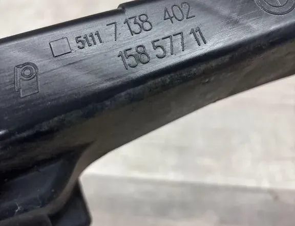 BMW 3 Series E90/E91/E92/E93 (2004-2013) Βάση στήριξης δεξιού προβολέα 7138402,15857711 34992721