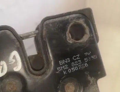 VOLKSWAGEN Golf Plus 1 generation (2004-2009) Κλείδωμα καπό 5M2823509B 21037833