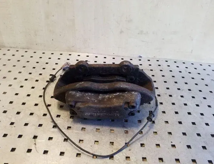 MERCEDES-BENZ M-Class W163 (1997-2005) Μπροστινή δεξιά δαγκάνα φρένου 26140323