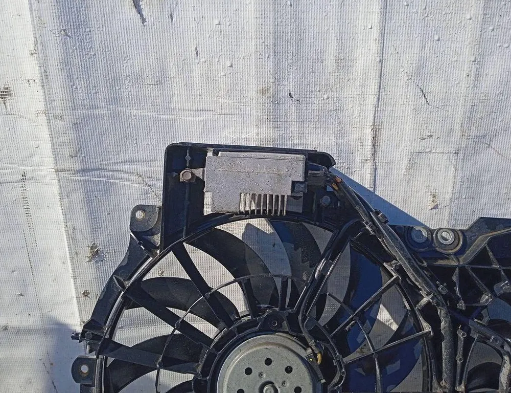 AUDI A4 B7/8E (2004-2008) Ραδιατόρας ανεμιστήρα ψύξης κινητήρα 4F0121003E 33369031