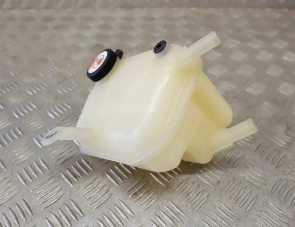 TOYOTA Prius 4 generation (XW50) (2015-2023) Δεξαμενή επέκτασης 164A2-37011,164A2-37012,164A2-37010 34966551