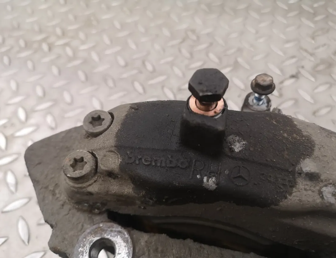 MERCEDES-BENZ M-Class W163 (1997-2005) Μπροστινή δεξιά δαγκάνα φρένου 33140727