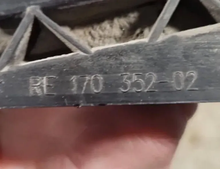 SKODA Octavia 2 generation (2004-2013) Βάση στήριξης αριστερού προβολέα 17035202 34745223