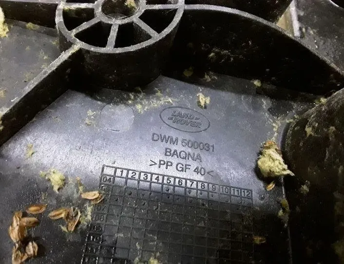 LAND ROVER Discovery 3 generation (2004-2009) Αντικραδασμική βάση μπαταρίας BAQNA,DWM500031 25537987