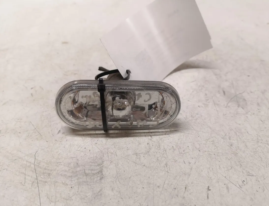 VOLKSWAGEN Caddy 3 generation (2004-2015) Εμπρός αριστερό φλας φτερού 2K0949117 28655012