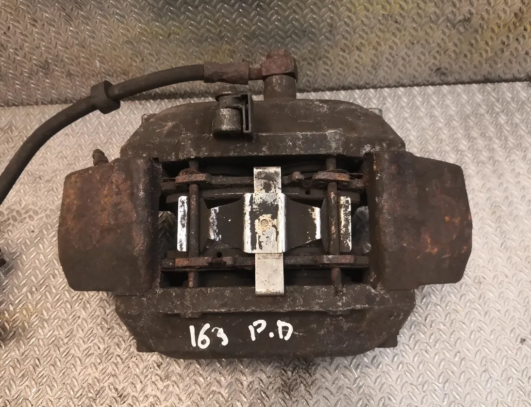 MERCEDES-BENZ M-Class W163 (1997-2005) Μπροστινή δεξιά δαγκάνα φρένου 14875131