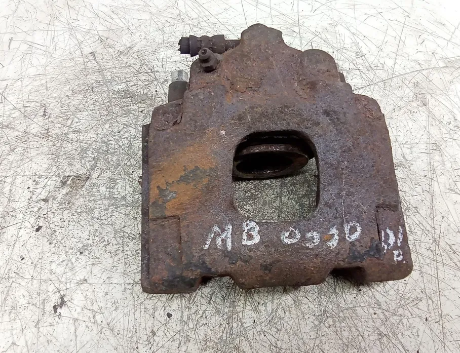 MERCEDES-BENZ M-Class W163 (1997-2005) Μπροστινή δεξιά δαγκάνα φρένου 28687100