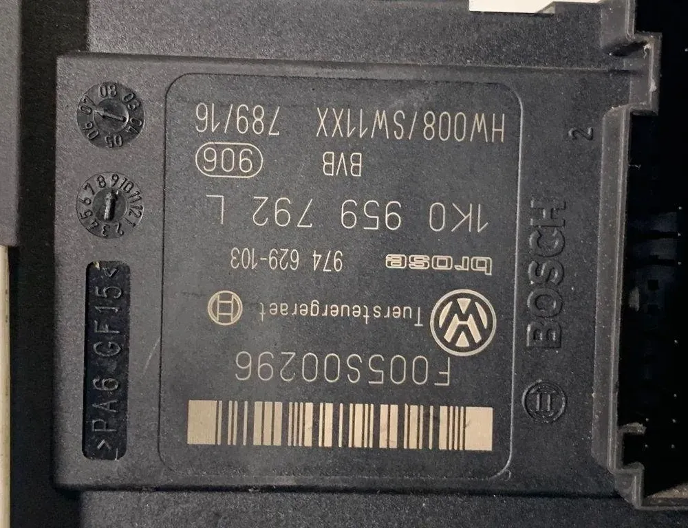 VOLKSWAGEN Passat B7 (2010-2015) Κινητήρας ρυθμιστή παραθύρου Αριστερής Προσόψεως Πόρτας 1K0959792L 30674319