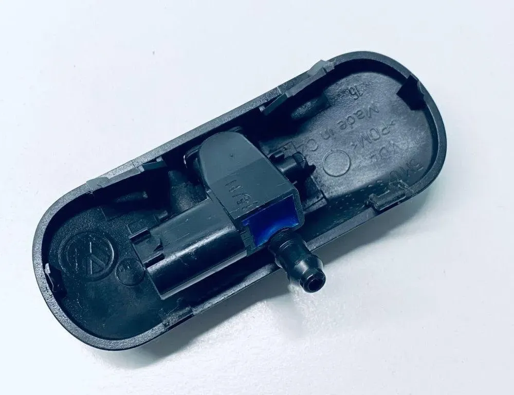 VOLKSWAGEN Passat B6 (2005-2010) Ακροφύσιο παρμπρίζ 5M0955986C 30687212