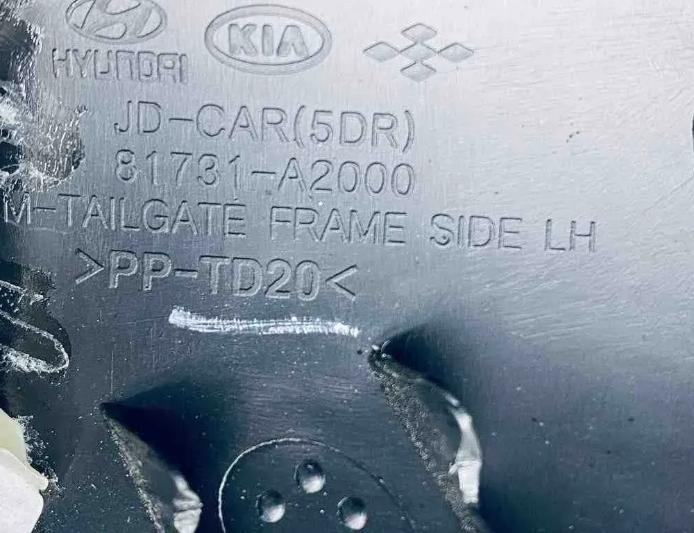 KIA Cee'd 2 generation (2012-2018) Διακόσμηση της πίσω πόρτας 81730A2000WK 32428101