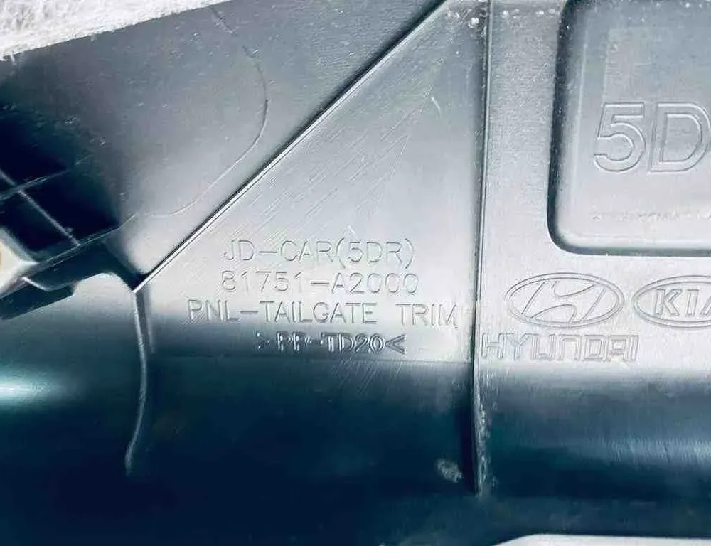 KIA Cee'd 2 generation (2012-2018) Διακόσμηση της πίσω πόρτας 81750A2000WK 32429529