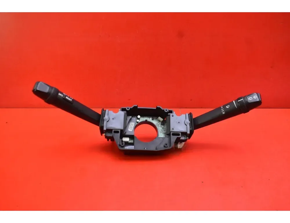 VOLVO XC90 1 generation (2002-2014) Διακόπτης μοχλού υαλοκαθαριστήρα ένδειξης 30658614 33670177