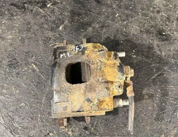 MERCEDES-BENZ M-Class W163 (1997-2005) Μπροστινή δεξιά δαγκάνα φρένου 34567614