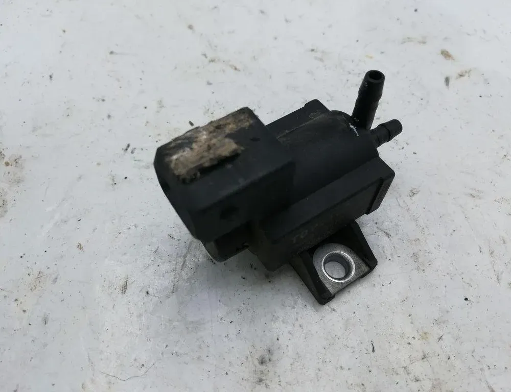 TOYOTA Avensis 2 generation (2002-2009) Βαλβίδα κενού 258600R010 31774409