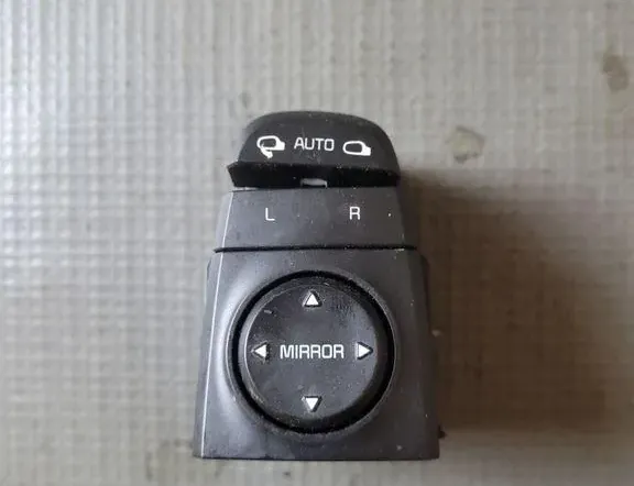 KIA Sportage 4 generation (2016-2022) Διακόπτης ρύθμισης καθρέφτη 93530D9500 33214521