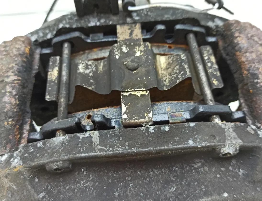 MERCEDES-BENZ M-Class W163 (1997-2005) Μπροστινή δεξιά δαγκάνα φρένου 20723304 30236439