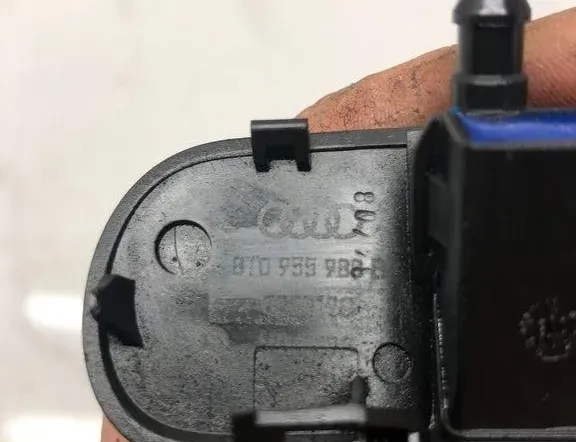 AUDI A5 Sportback Ακροφύσιο παρμπρίζ 8T0955988B 32206258