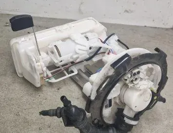 TOYOTA RAV4 5 generation (XA50) (2018-2024) Αντλία καυσίμου στην δεξαμενή 7702042260 34255772