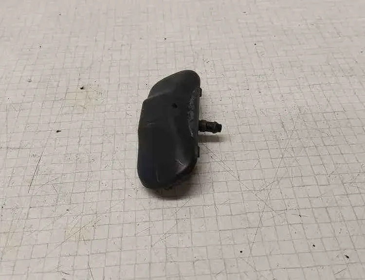 VOLKSWAGEN Golf 5 generation (2003-2009) Ακροφύσιο παρμπρίζ 5M0955985,5M0955985C 32560366