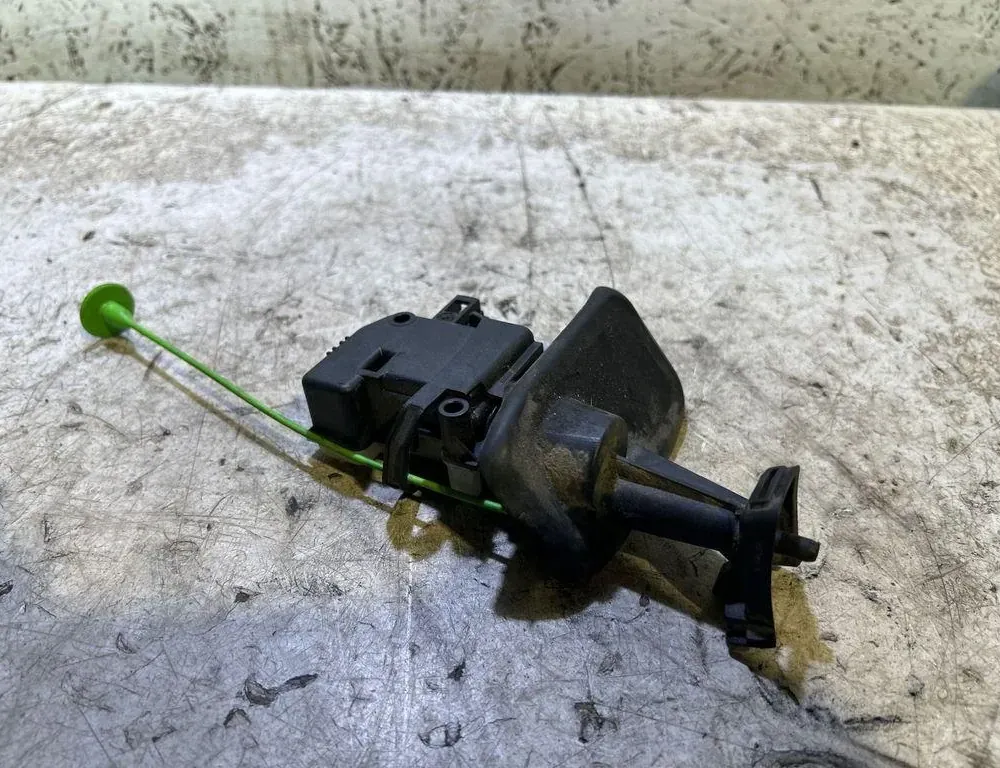 VOLVO V40 2 generation (2012-2020) Κλείδωμα καλύμματος δεξαμενής καυσίμου 31299032 35038404