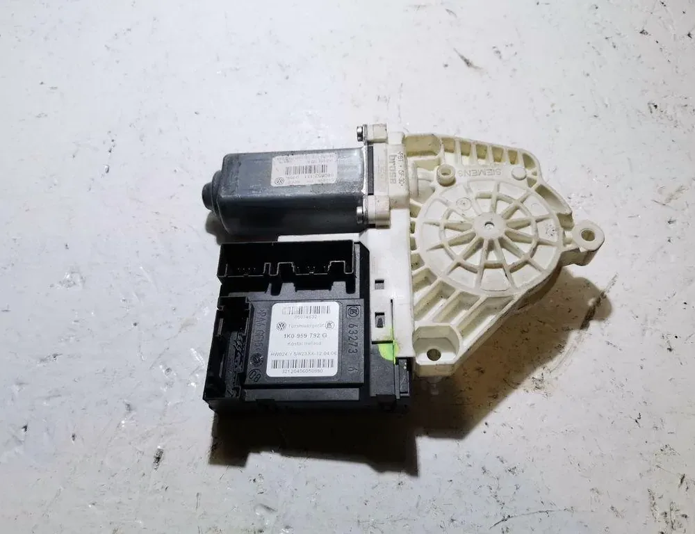 VOLKSWAGEN Passat B6 (2005-2010) Κινητήρας ρυθμιστή παραθύρου Αριστερής Προσόψεως Πόρτας 1K0959792G 35007781