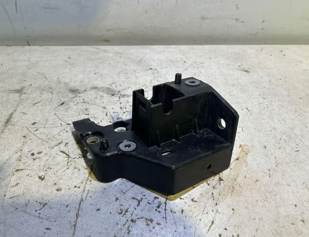 VOLVO XC40 1 generation (2017-2024) Βάση στήριξης δεξιού προβολέα 31469371 35022057