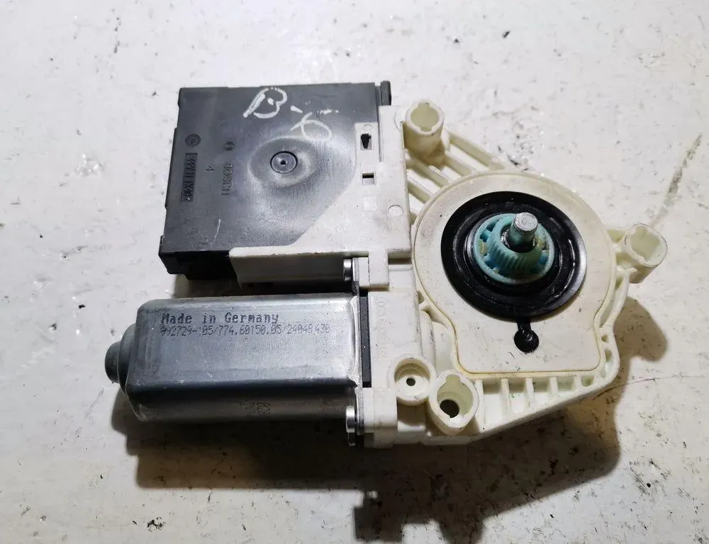 VOLKSWAGEN Passat B6 (2005-2010) Κινητήρας ρυθμιστή παραθύρου Αριστερής Προσόψεως Πόρτας 1K0959792L 35002498