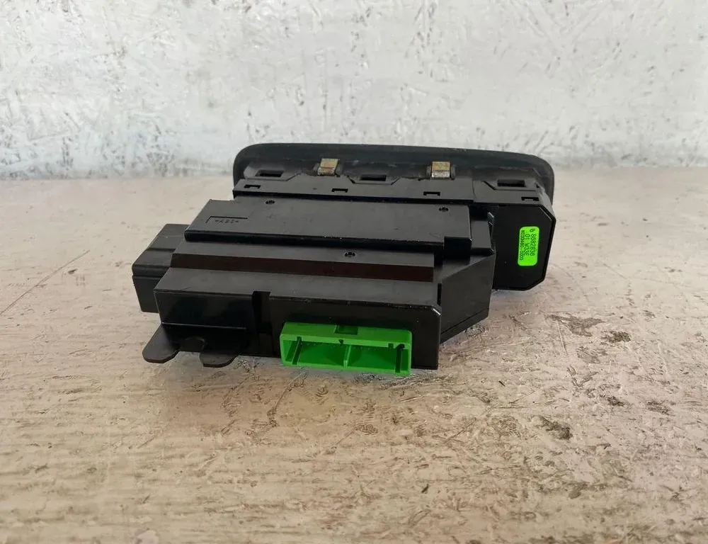 VOLVO V70 2 generation (2000-2008) Κουμπί ελέγχου παραθύρου πίσω δεξιών πορτών MD334600003,8682836 35006875