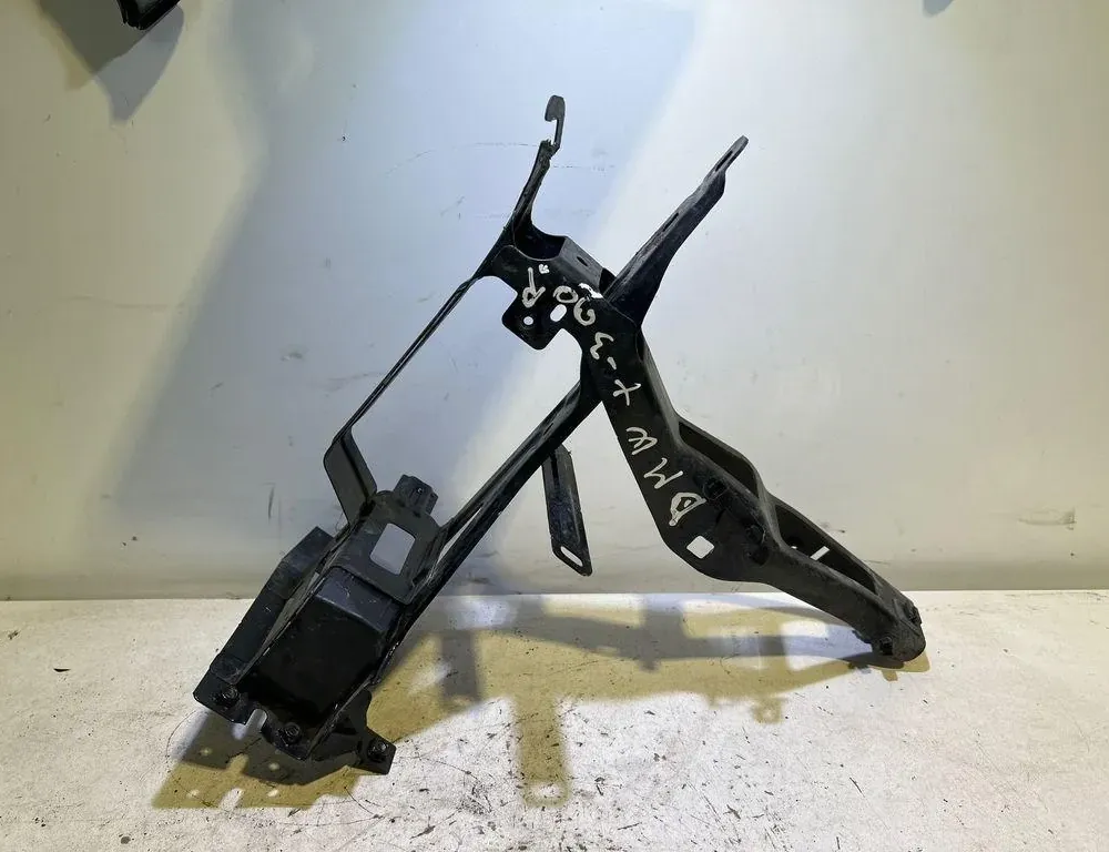 BMW X3 G01 (2017-2024) Βάση στήριξης δεξιού προβολέα VP1361,12870805 35007035