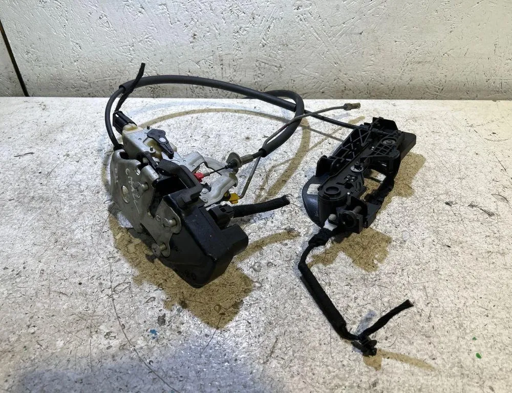 DODGE Challenger 3 generation (2008-2024) Κλείδωμα Δεξιάς Προσόψεως Πόρτας 35020737