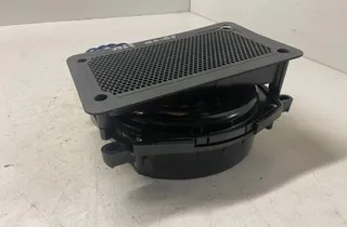 BMW X6 F16 (2014-2020) Subwoofer 9247484 31062203